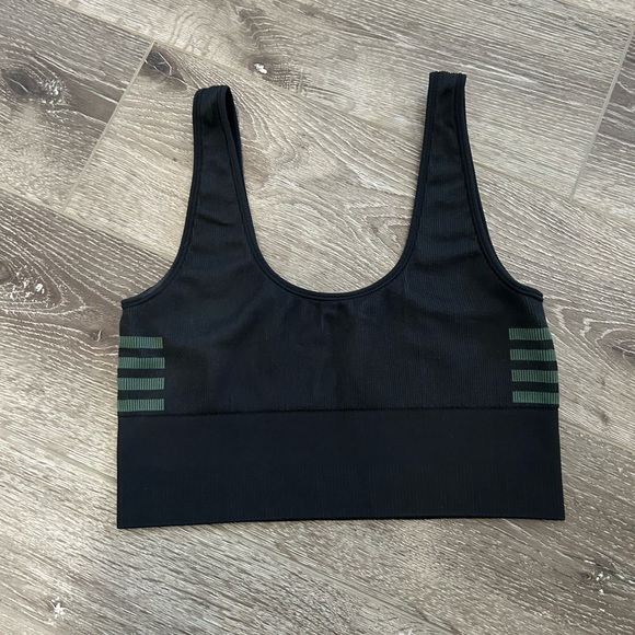 Outdoor Voices M Seamless Smooth Longline Bra in Black/Evergreen - Picture 2 of 3